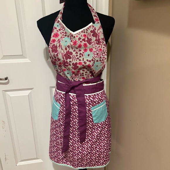 Full apron pockets ties. Spring colors. - Picture 2 of 11